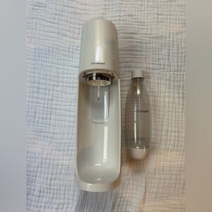 SodaStream White Sparkling Water Maker